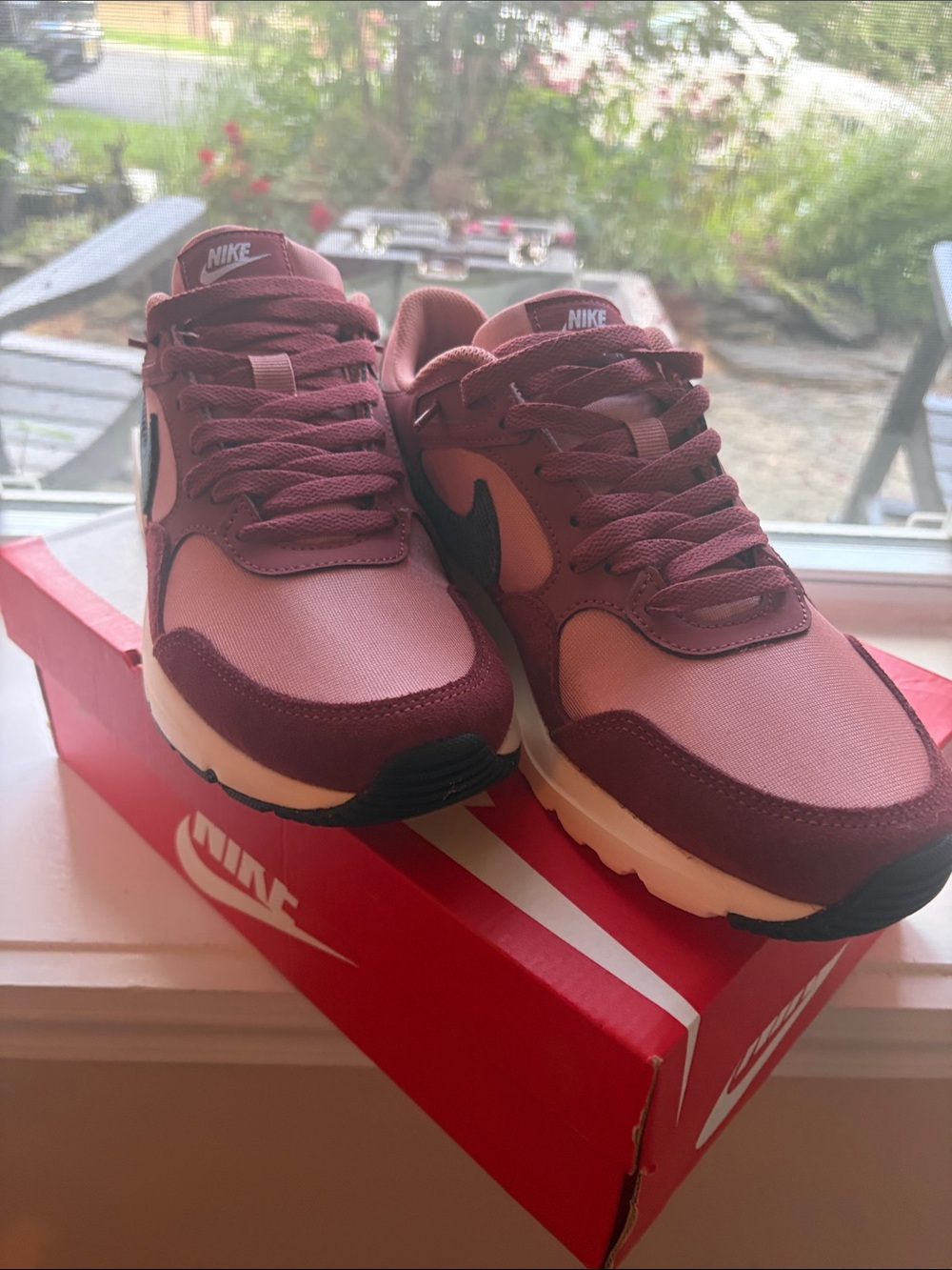 Nike Air Max Women’s Maroon Pink Athletic Sneakers with Black Swoosh - Picture 11 of 12